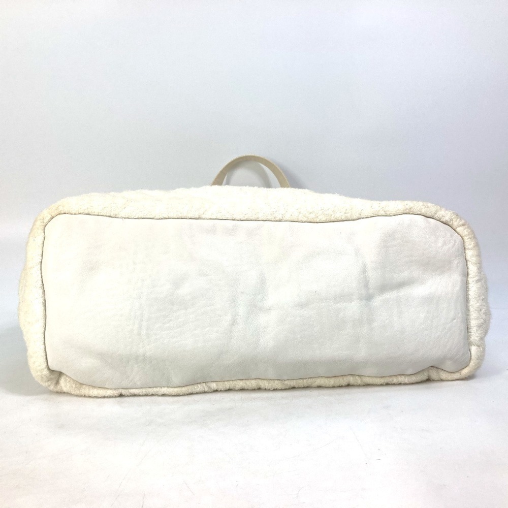 CHANEL White Leather Logo Shoulder Bag - Picture 5 of 14